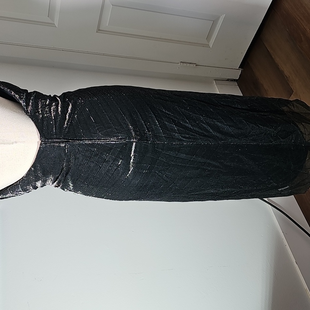 Elegant Black Halter Vintage Dress. Metalic. No Size or Makers Tag. Maybe Large. - Picture 7 of 13